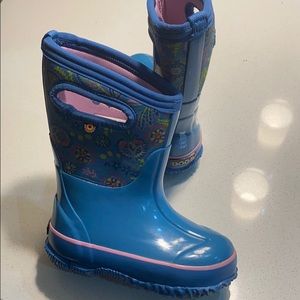 BOGS snow boots